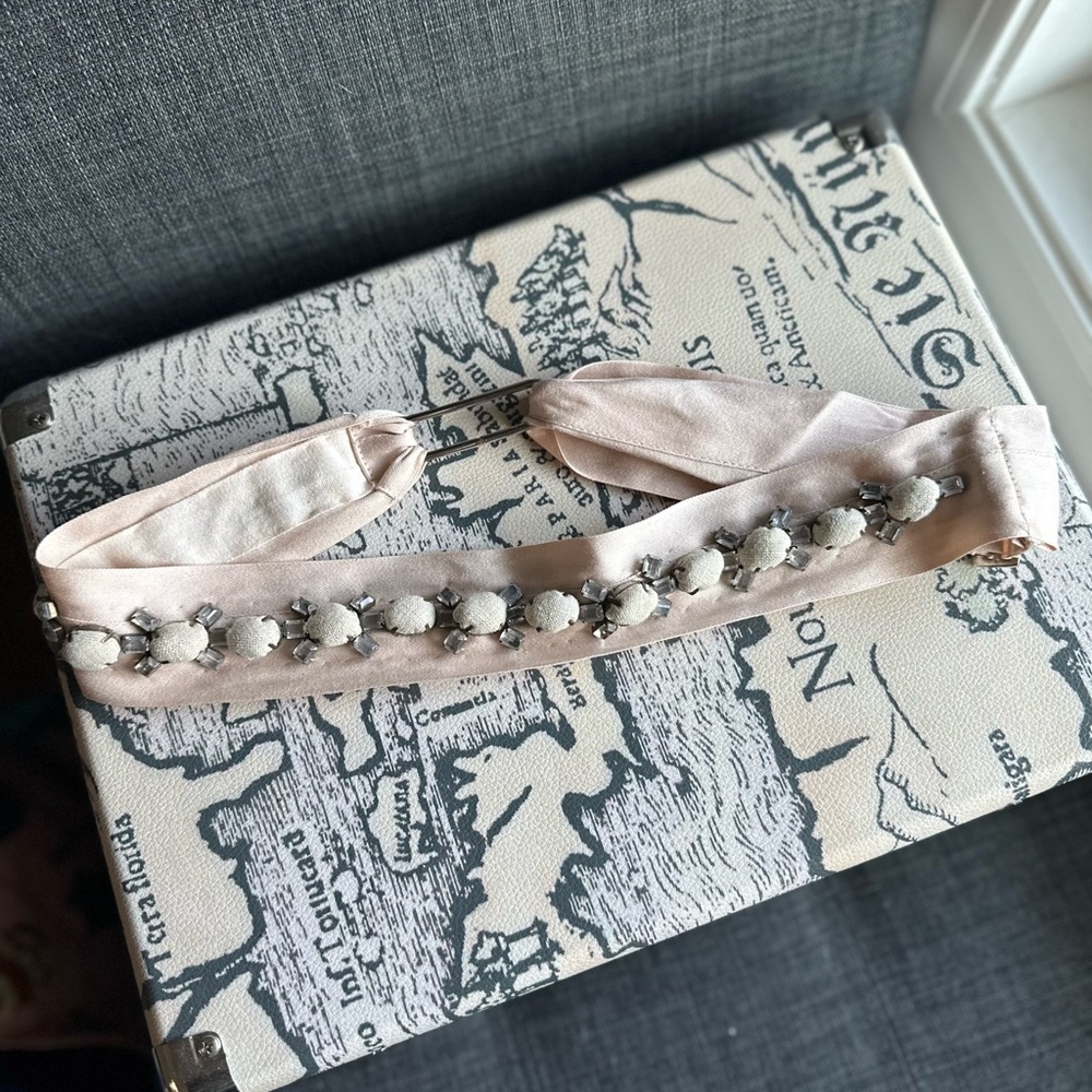 CLOSET CLEAROUT‼️ Elegant Pink Lela Rose Belt with Pearl Accents